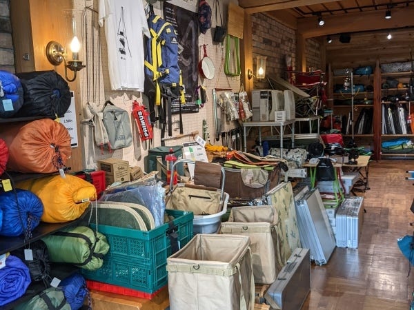 登山、キャンプなどのアウトドア用品の中古買取・販売を行っています。