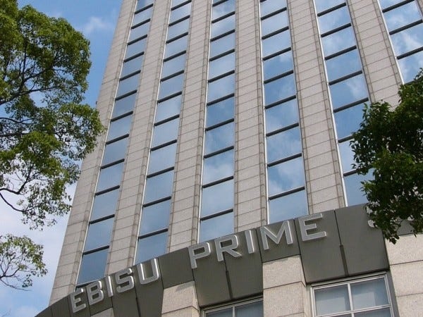 オフィスは恵比寿プライムスクエアタワー17階、改装したばかりのとてもきれいなオフィスです。座席はフリーアドレスになります。