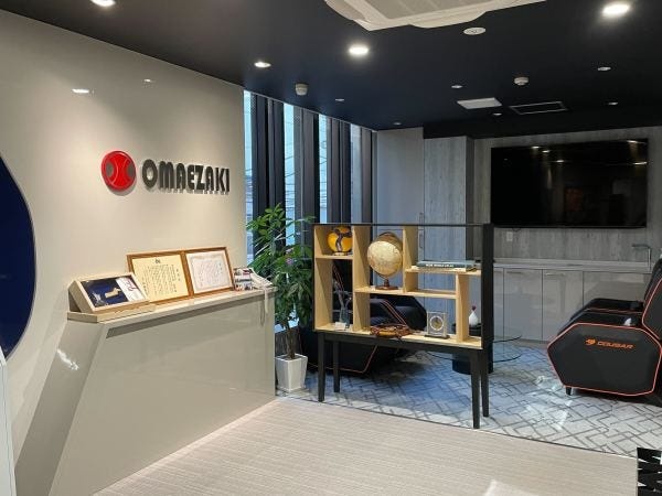 駅近の自社ビルはピカピカです