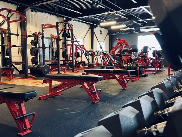 アシスタントストレングスコーチ・競技アスリート・一般ジム会員のトレーニングサポート業務（AATIなど有資格者優遇）