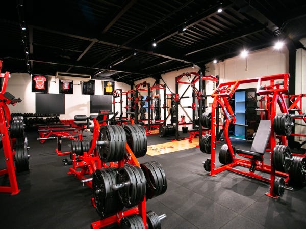 アシスタントストレングスコーチ・競技アスリート・一般ジム会員のトレーニングサポート業務（AATIなど有資格者優遇）