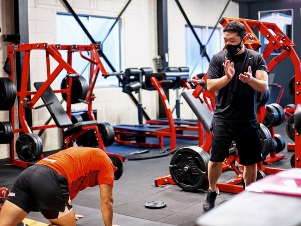 アシスタントストレングスコーチ・競技アスリート・一般ジム会員のトレーニングサポート業務（AATIなど有資格者優遇）