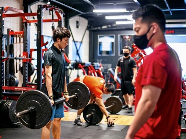 アシスタントストレングスコーチ・競技アスリート・一般ジム会員のトレーニングサポート業務（AATIなど有資格者優遇）