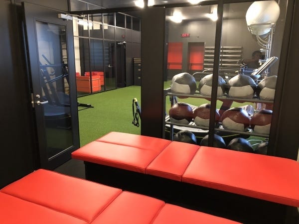 アシスタントストレングスコーチ・競技アスリート・一般ジム会員のトレーニングサポート業務（AATIなど有資格者優遇）