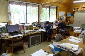 事業所は静かで落ち着いた雰囲気です