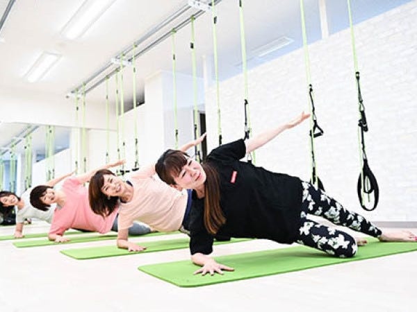 ピラティスインストラクター（ピラティスComprehensiveインストラクター資格またはマシン資格）