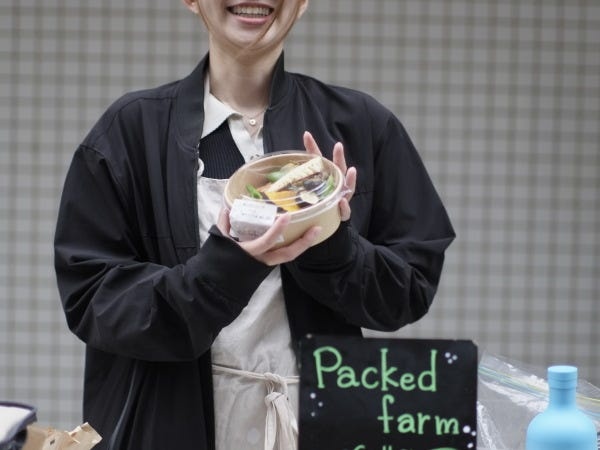 お弁当やお菓子の調理販売スタッフ