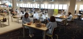 食堂カフェテリア