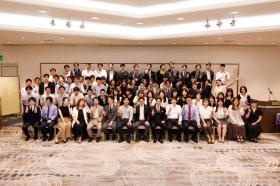 従業員総会の様子です！表彰やレクリエーション等も活発です♪