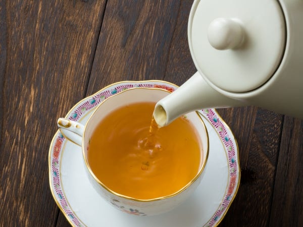 コーヒーには有機栽培のスペシャリティコーヒーを、紅茶にはフランスのマリアージュフレールを取り揃えております。