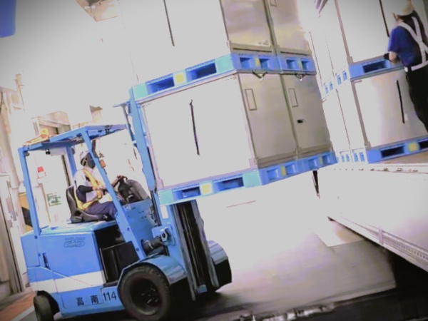 フォークリフトオペレーター・フォークリフト荷役・企業の正社員（面接時に簡単な乗車試験あり）