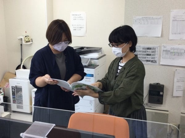 先輩社員が丁寧に教えてくれます。月に1回全社のWEB事務会議があり、改善提案も通りやすくやりがいがあります。