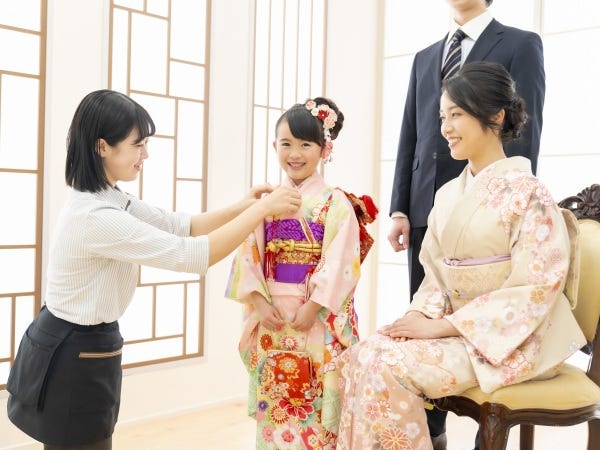 写真スタジオスタッフ（サポート体制充実・美容師アシスタントの経験者歓迎）