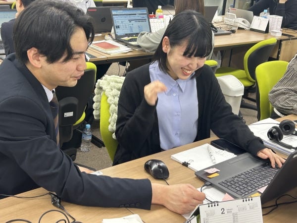 未経験スタートの社員は8割!イチから営業スキルを身につけられるだけでなく、定期的にテレアポについてフィードバックしてもらえる機会もあります。