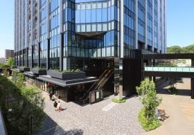 エスカレーターで２階へ、２階からエレベーターで６階へお越しく