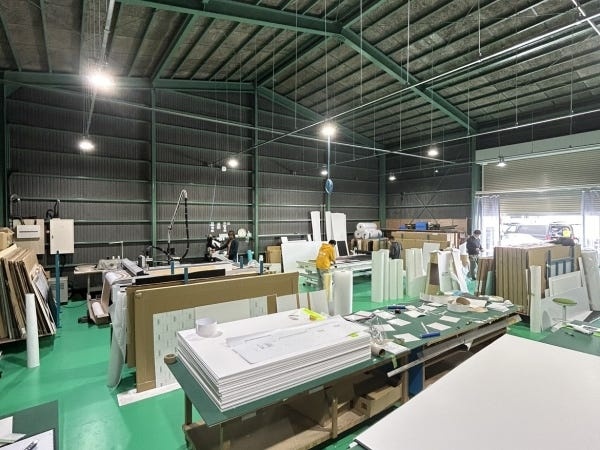 各種最新機器を使用して出力・仕上げ、現場施工までを一貫管理