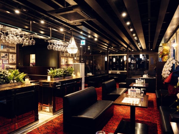 ホールスタッフ（WワークOK・未経験歓迎）