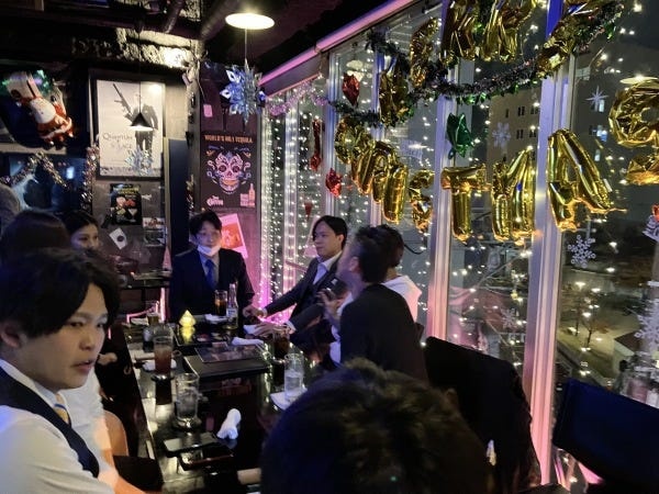 10代～30代の社員が9割です！アニメやゲームが好きな社員が多いです！　プライベートでもよく社員同士でオンランでゲームしていることも・・・笑