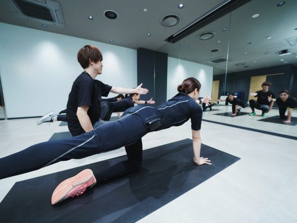 自重で十分なくらい負荷をかけることができるのはEMSだけ