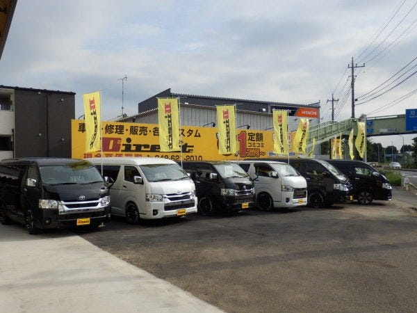 自動車販売店の店舗スタッフ・カスタム自動車販売店の店舗スタッフ（要普通自動車免許）