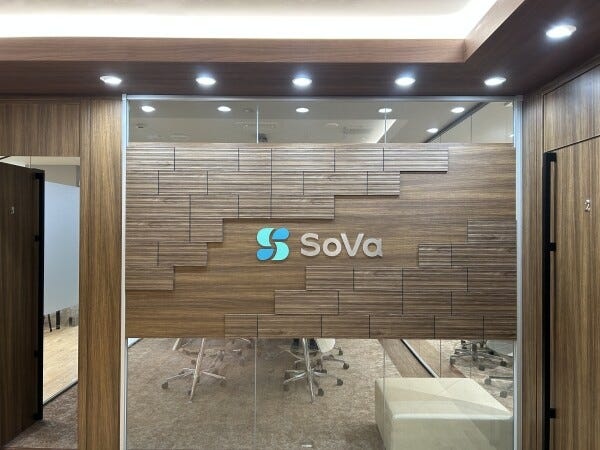 オフィスの入り口の写真となります。