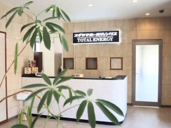 本社ビルの受付です。