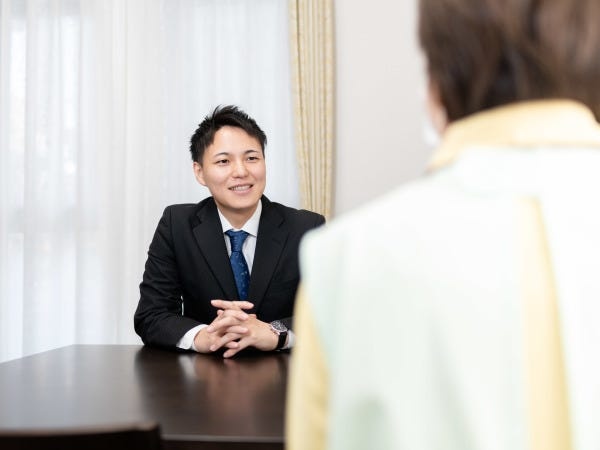 働くスタッフを大切に考え、年間300以上の講座がある研修をご用意！必要な知識やスキルアップに役立つ研修など、しっかりと学ぶことができます！