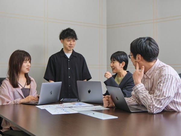 【福岡オフィス】こちらのオフィスでは、経理や管理、人事、採用、Web制作やマーケティング、SNS,動画など営業以外の部門が揃っています。