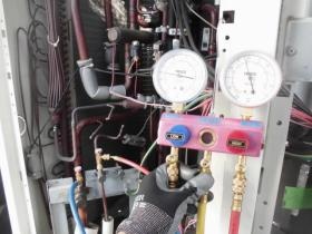 某球団 空調保守作業