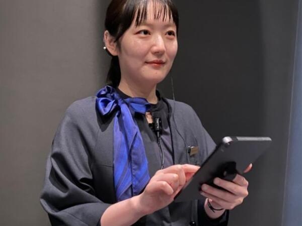 プレゼンテーションのミュージアム施設で英語ツアーガイドスタッフ（英語対応有・英会話スキル）