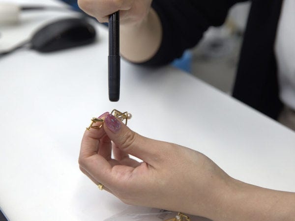 【未経験OK！】「ブランド品が好き」「SNSを見ること、トレンドチェックが趣味」そんな方を大歓迎！★未経験率90％以上★