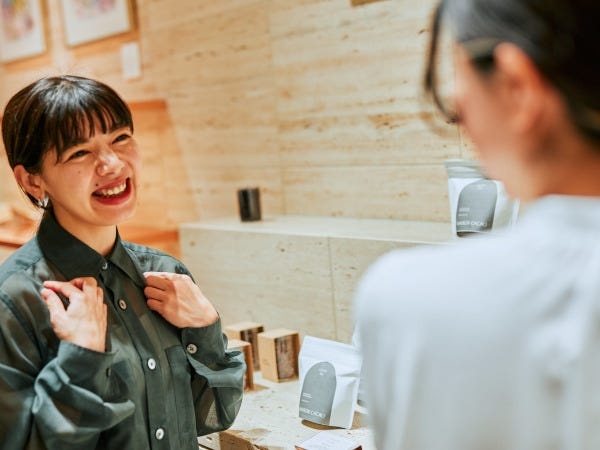 チョコレートの「ストーリー」が味以上の価値となり、感動を与えます。そして、プレゼンターのファンになっていただけるお客様は多いです。