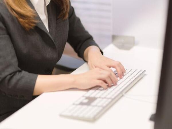 グラフィックデザイナー・制作・店舗販促業務（チラシの制作経験あると尚可）