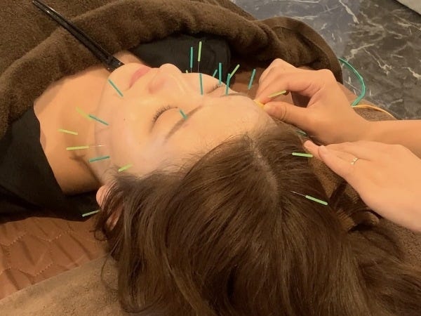 フェイスラインのむくみ改善以外にも、眼精疲労・頭痛・自律神経の乱れなどにアプローチする施術を心がけています。