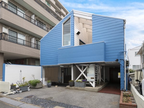 店舗全景　１F加工工房　２F店舗