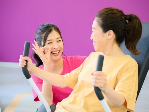 女性専用フィットネスの接客スタッフ・接客スタッフ（話題の女性専用体操教）