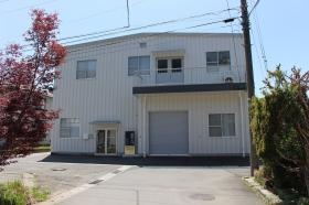 会社正面（１）：２０２０年に社屋をリフォームしました。