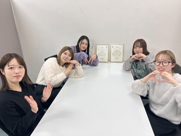 未経験スタートの社員は8割!イチから営業スキルを身につけられるだけでなく、定期的にテレアポについてフィードバックしてもらえる機会もあります。