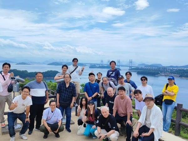 年一回の慰安旅行です。業績によって行き先が決まります。行きのバスから大宴会、夜も宴会、帰りはぐったりです。笑　入社してからのお楽しみに