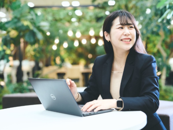 緑がたくさん溢れるオフィスでリラックスしながら業務ができます♪