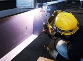 工場内＿５ 溶接作業