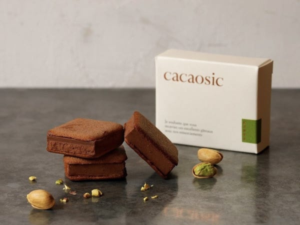 新触感のチョコサンドが看板商品の自社スイーツブランド『cacaosic』。新規ブランドだからこそ、自分達で育てていく面白さを味わえます