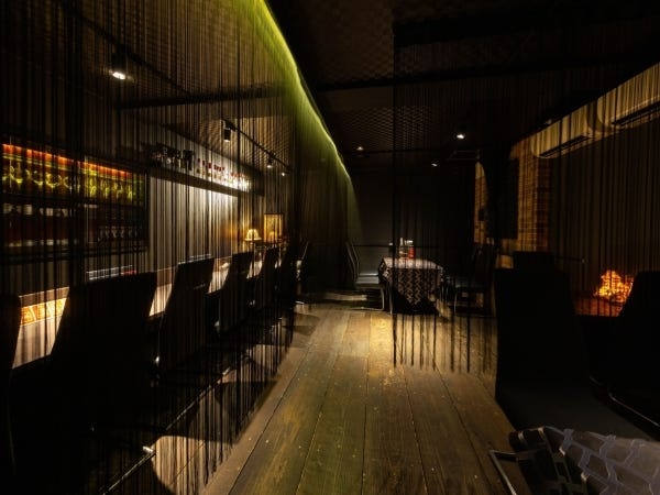 レストランホールスタッフ（交通費支給あり）