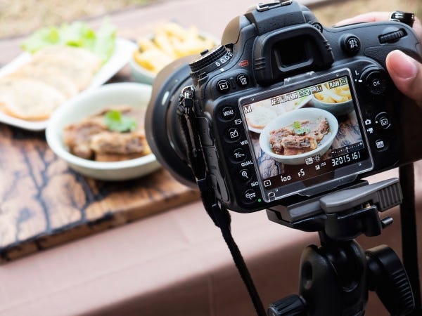 料理やドリンク、店内撮影などをしていただくお仕事です