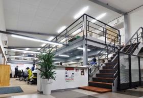 社屋エントランス付近