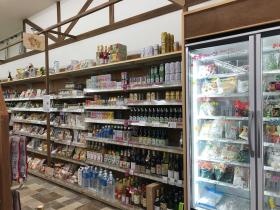 法隆寺店 充実の自然食品売り場です。