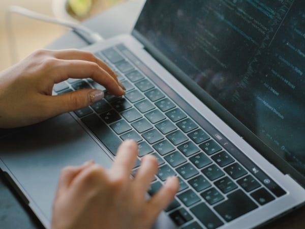 年間休日121日以上！