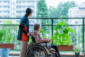 特養 テラスでの外気浴