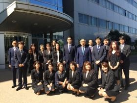 みなさんの成長を３０名のスタッフがワンチームで応援します