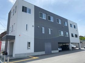 当社の外観です。令和元年に完成した新社屋です